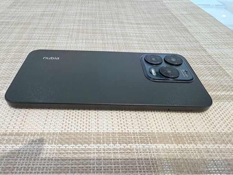 nubia V70 Design รูปที่ 4