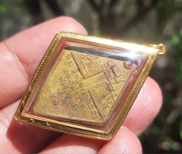 เหรียญย่าโม2477 เลี่ยมทองเดิมๆของคุณลุง รูปที่ 3