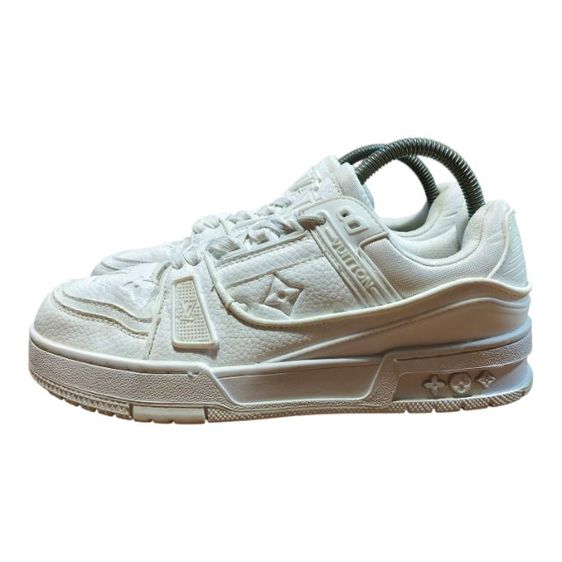 LOUIS VUITTON LV TRAINERS WHITE SNEAKERS
SKU : 1A9G51
Size. 39
