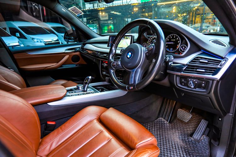 BMW X5 2017 2.0 xDrive40e M Sport 4WD Utility-car เบนซิน ไม่ติดแก๊ส เกียร์อัตโนมัติ ดำ รูปที่ 2
