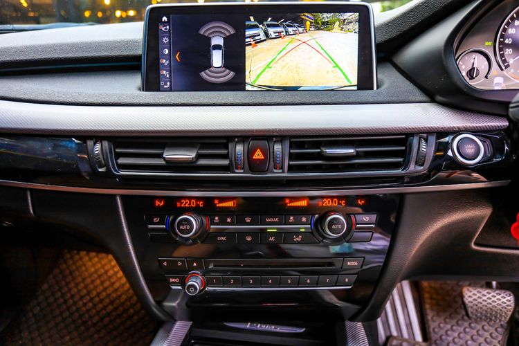 BMW X5 2017 2.0 xDrive40e M Sport 4WD Utility-car เบนซิน ไม่ติดแก๊ส เกียร์อัตโนมัติ ดำ รูปที่ 4