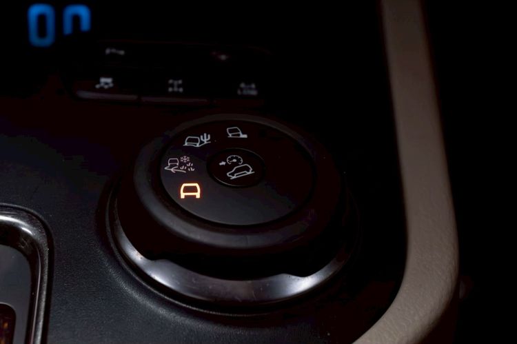 Ford Everest 2016 3.2 Titanium Plus 4WD Utility-car ดีเซล ไม่ติดแก๊ส เกียร์อัตโนมัติ แดง รูปที่ 4