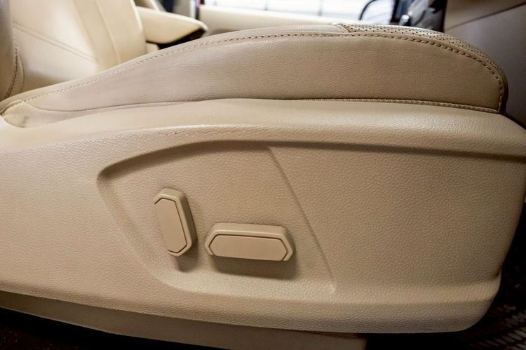 Ford Everest 2016 3.2 Titanium Plus 4WD Utility-car ดีเซล ไม่ติดแก๊ส เกียร์อัตโนมัติ แดง รูปที่ 3