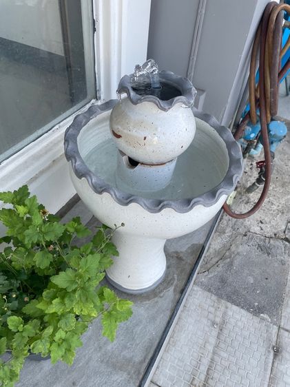 น้ำล้น น้ำผุด สีขาวลายหินอ่อนปากหยัก วัสดุทำจากดินเผา ได้ยกชุด(แถมปั๊มน้ำ)  รูปที่ 2