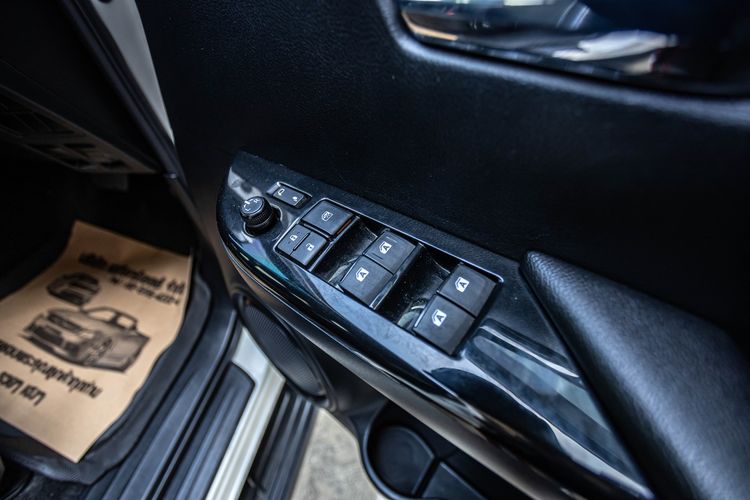 Toyota Hilux Revo 2019 2.8 G 4WD Pickup ดีเซล ไม่ติดแก๊ส เกียร์อัตโนมัติ ขาว รูปที่ 4