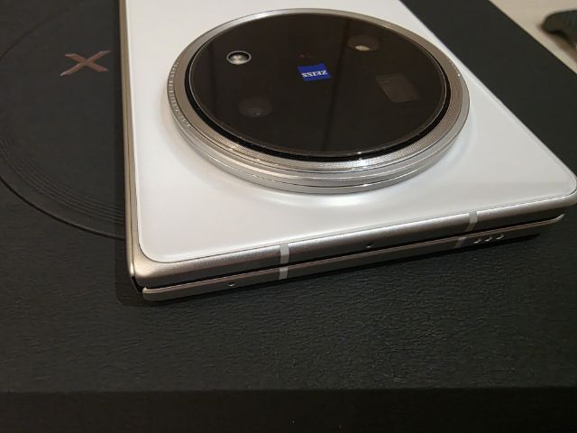 Vivo XFOLD5 512GB มือสอง สภาพสวยมาก แทบไม่ได้ใช้เครื่อง ไม่มีรอยใดๆ เหมือนได้ของมือหนึ่ง ประกันหมด 20กย2569 รูปที่ 3