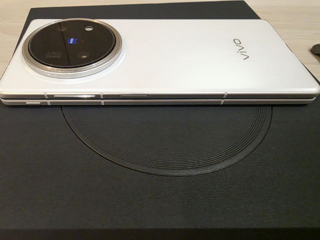 Vivo XFOLD5 512GB มือสอง สภาพสวยมาก แทบไม่ได้ใช้เครื่อง ไม่มีรอยใดๆ เหมือนได้ของมือหนึ่ง ประกันหมด 20กย2569 รูปที่ 2