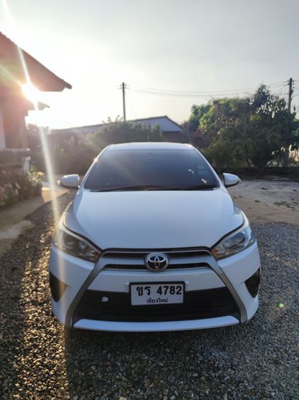 รถ Toyota Yaris 1.2 G สี ขาว