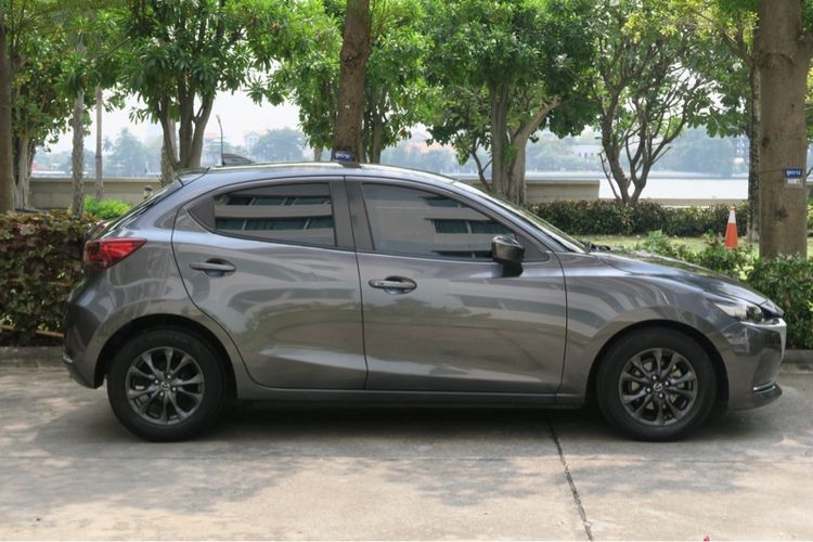 Mazda Mazda 2 2021 1.3 Skyactiv-G S Leather Sports Sedan เบนซิน ไม่ติดแก๊ส เกียร์อัตโนมัติ เทา รูปที่ 2