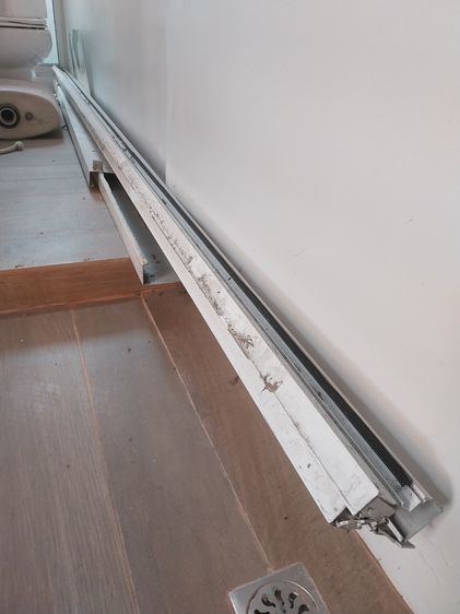 ประตูอลูมีเนียมสีขาว 115 x 215 ซม. มี 2 ชุด รูปที่ 11