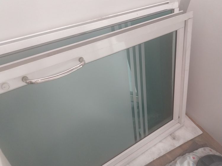 ประตูอลูมีเนียมสีขาว 115 x 215 ซม. มี 2 ชุด รูปที่ 5