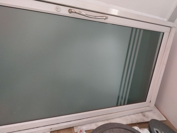 ประตูอลูมีเนียมสีขาว 115 x 215 ซม. มี 2 ชุด รูปที่ 7