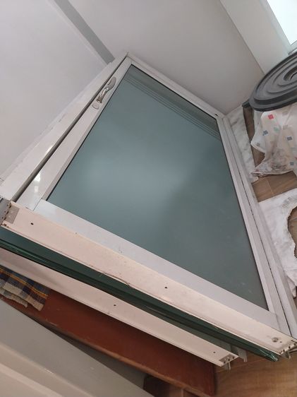 ประตูอลูมีเนียมสีขาว 115 x 215 ซม. มี 2 ชุด รูปที่ 9