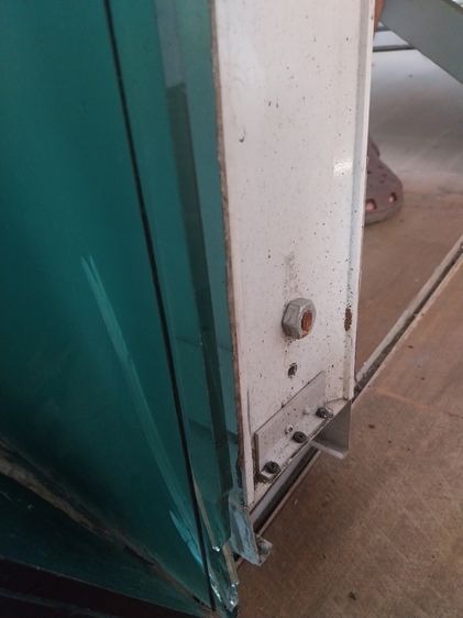 ประตูอลูมีเนียมสีขาว 115 x 215 ซม. มี 2 ชุด รูปที่ 15