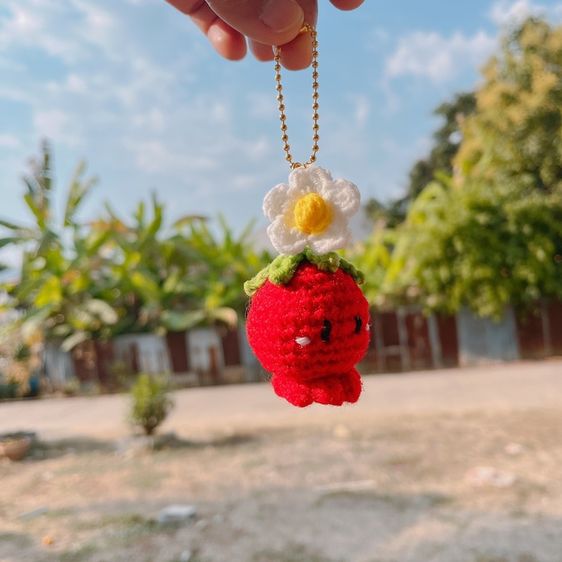 พวงกุญแจปลาหมึกมะเขือเทศ กับดอกเดซี่ ถักจากไหมพรมโครเชต์ รูปที่ 4