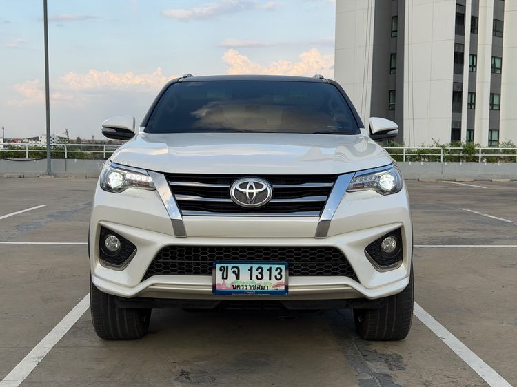 Toyota Fortuner 2016 2.8 TRD Sportivo 4WD Utility-car ดีเซล ไม่ติดแก๊ส เกียร์อัตโนมัติ ขาว รูปที่ 2