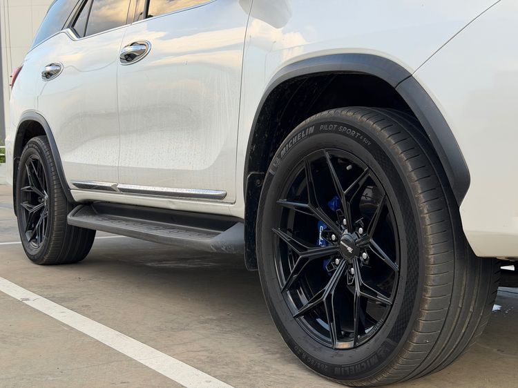 Toyota Fortuner 2016 2.8 TRD Sportivo 4WD Utility-car ดีเซล ไม่ติดแก๊ส เกียร์อัตโนมัติ ขาว รูปที่ 4