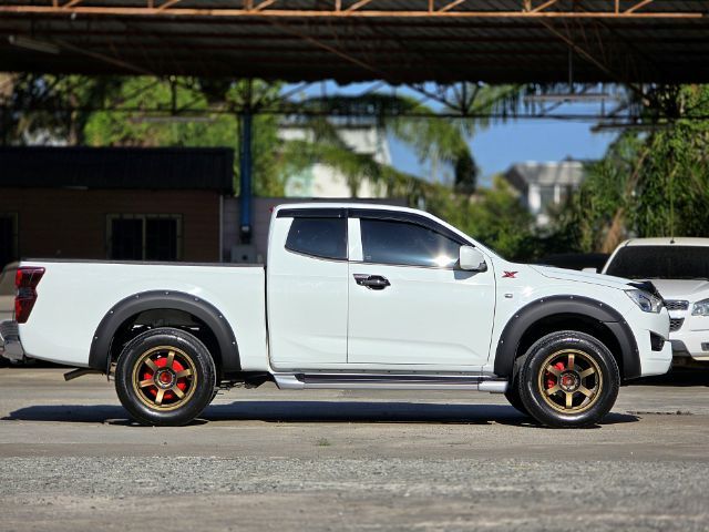 Isuzu D-MAX 2023 1.9 Hi-Lander Stealth Z Pickup ดีเซล ไม่ติดแก๊ส เกียร์ธรรมดา ขาว รูปที่ 4
