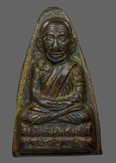 หลวงปู่ทวดหลังหนังสือ