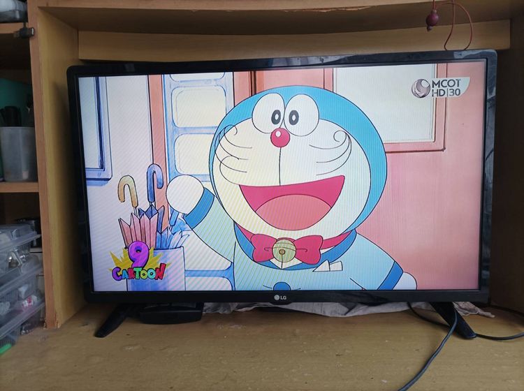 LG LED digital TV 32 นิ้ว รุ่น32lf5200 ดูดิจิตอลทีวีได้เลยไม่ต้องต่อกล่อง ภาพสวยเสียงดี รีโมทครบ เพียง 1590 บาท 