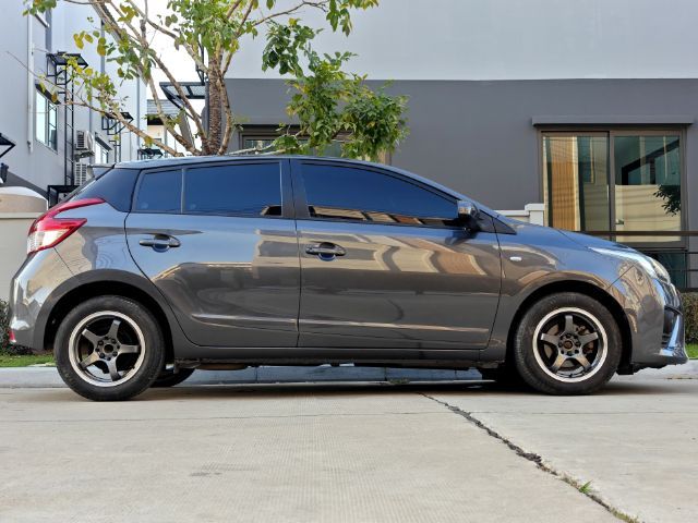 Toyota Yaris 2015 1.2 J Sedan เบนซิน ไม่ติดแก๊ส เกียร์อัตโนมัติ เทา รูปที่ 4