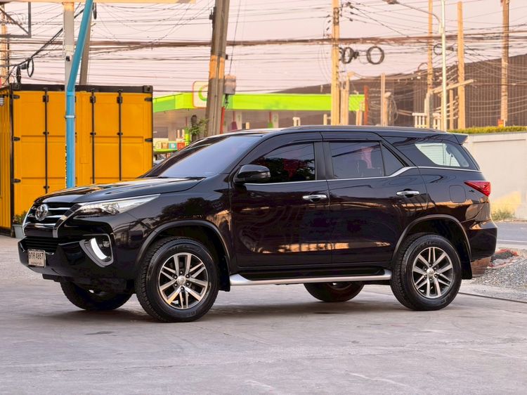 รถ Toyota Fortuner 2.8 V สี น้ำตาล
