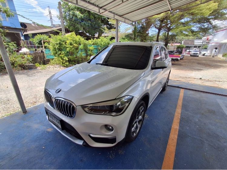 รถ BMW X1 2.0 sDrive18d xLine สี ขาว