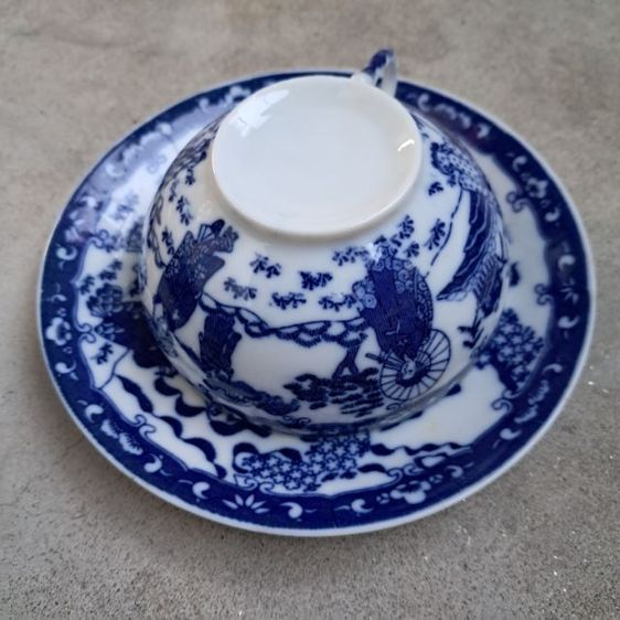 ชุดถ้วยและจานรองเปลือกไข่ ลายน้ำรูปเกอิชา
ตั้งแต่สมัยเมจิ รูปที่ 4