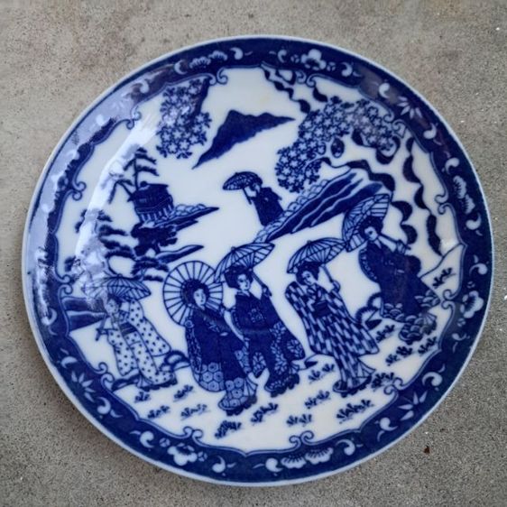 ชุดถ้วยและจานรองเปลือกไข่ ลายน้ำรูปเกอิชา
ตั้งแต่สมัยเมจิ รูปที่ 5