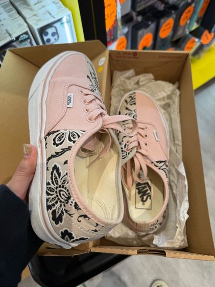 รองเท้า vans สีชมพูลายดอกไม้ รูปที่ 3