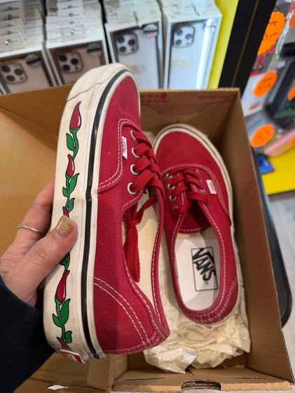 รองเท้า vans สีแดงลายพริก รูปที่ 3