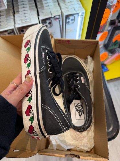 รองเท้า vans สีดำลายเชอรี่ รูปที่ 2
