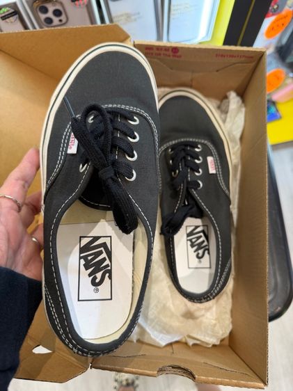 รองเท้า vans สีดำลายเชอรี่ รูปที่ 5