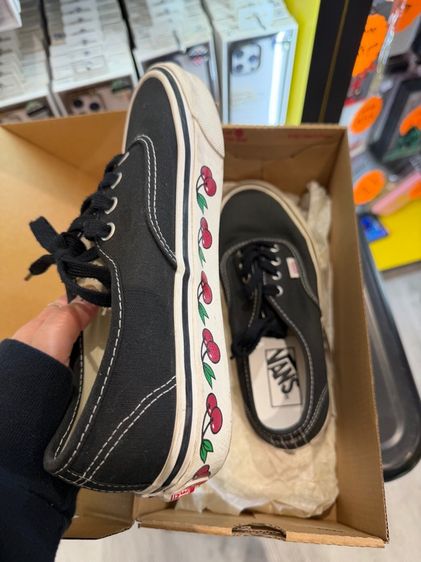 รองเท้า vans สีดำลายเชอรี่ รูปที่ 3