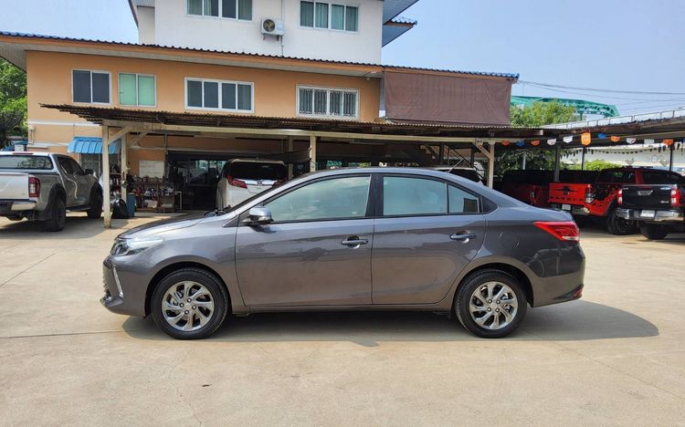 Toyota Vios 2021 1.5 Mid Sedan เบนซิน ไม่ติดแก๊ส เกียร์อัตโนมัติ เทา รูปที่ 4
