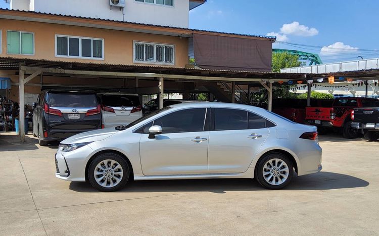 Toyota Altis 2023 1.6 G Sedan เบนซิน ไม่ติดแก๊ส เกียร์อัตโนมัติ บรอนซ์เงิน รูปที่ 4