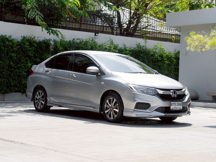 รถ Honda City 1.5 V สี บรอนซ์เงิน