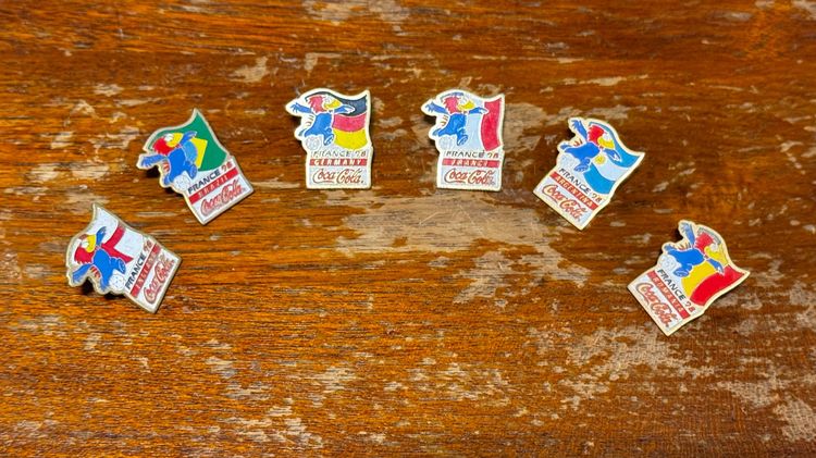 🛒 โปร3️⃣3️⃣ให้ส่วนลด 9 เปอร์เซ็นต์ 🚚 พร้อมส่งฟรี ⚽ FIFA World cup 1998 Coca-Cola pin badge set รูปที่ 2