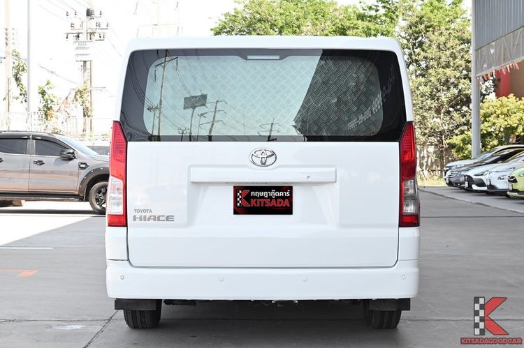 Toyota Hiace 2022 2.8 economy Van ดีเซล ไม่ติดแก๊ส เกียร์ธรรมดา ขาว รูปที่ 4