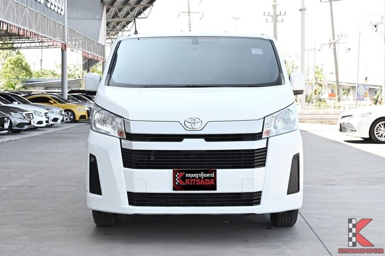 Toyota Hiace 2022 2.8 economy Van ดีเซล ไม่ติดแก๊ส เกียร์ธรรมดา ขาว รูปที่ 2