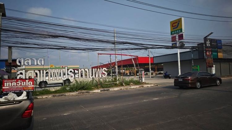 อื่นๆ มีบางส่วน สร้างเสร็จก่อน 2010 ขายบ้าน รีโนเวทใหม่ 1.35 ล้านบา หมู่บ้านนครทอง แพรกษา 11 ซอยมังกร เทพารักษ์-แพรกษา  อ.เมือง จ.สมุทรปราการ  (2 ห้องนอน 2 ห้องน้ำ พื้นที่ 17 รูปที่ 4