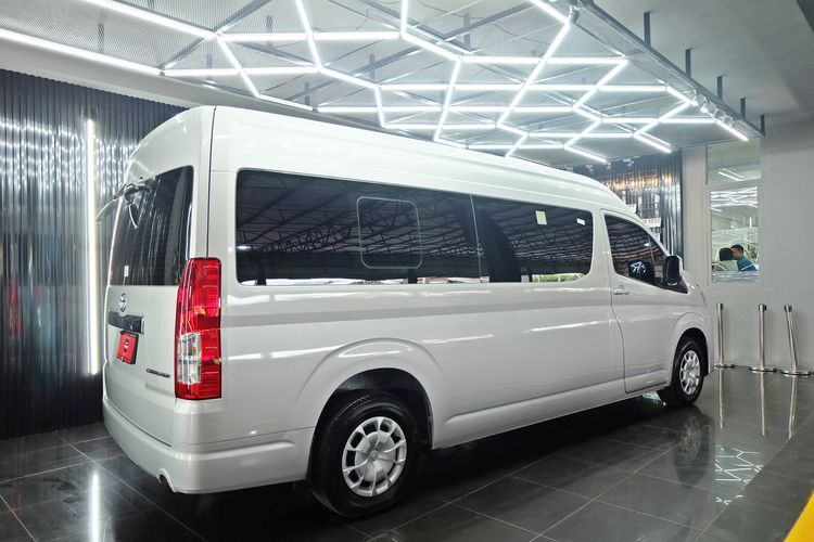 Toyota Commuter 2024 2.8 Van ดีเซล เกียร์ธรรมดา เทา รูปที่ 3