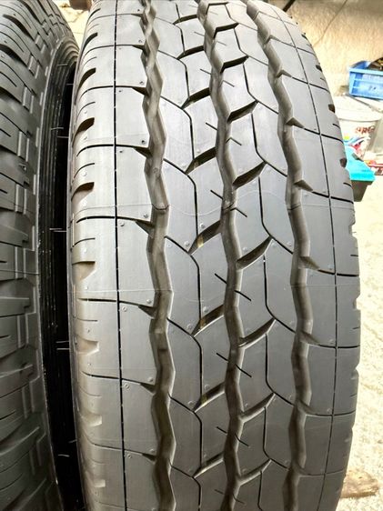 ยางถอดป้ายแดงขอบ 14” ยี่ห้อ BRIDGESTONE รุ่น DURAVIS R624 ขนาด 195R14 ปี 25 สีเส้นตุ่มหน้ายางยังอยู่ รูปที่ 8
