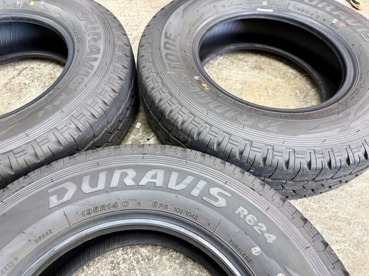 ยางถอดป้ายแดงขอบ 14” ยี่ห้อ BRIDGESTONE รุ่น DURAVIS R624 ขนาด 195R14 ปี 25 สีเส้นตุ่มหน้ายางยังอยู่ รูปที่ 2