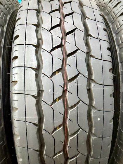 ยางถอดป้ายแดงขอบ 14” ยี่ห้อ BRIDGESTONE รุ่น DURAVIS R624 ขนาด 195R14 ปี 25 สีเส้นตุ่มหน้ายางยังอยู่ รูปที่ 7
