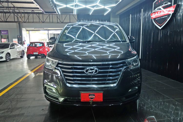 Hyundai H-1 2019 2.5 Deluxe Van ดีเซล เกียร์อัตโนมัติ น้ำตาล รูปที่ 2