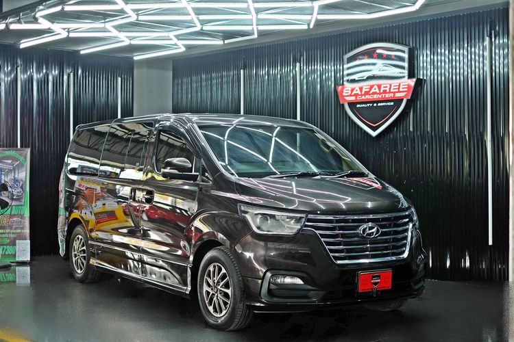 รถ Hyundai H-1  2.5 Deluxe สี น้ำตาล