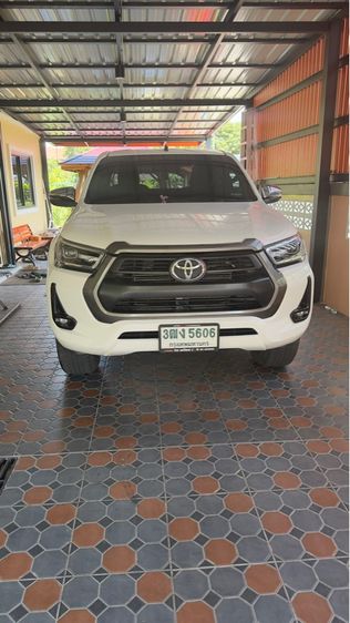 รถ Toyota Hilux Revo 2.4 Prerunner E สี ขาว