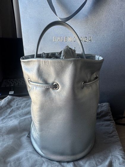 Balenciaga XS Bucket Bag รูปที่ 2