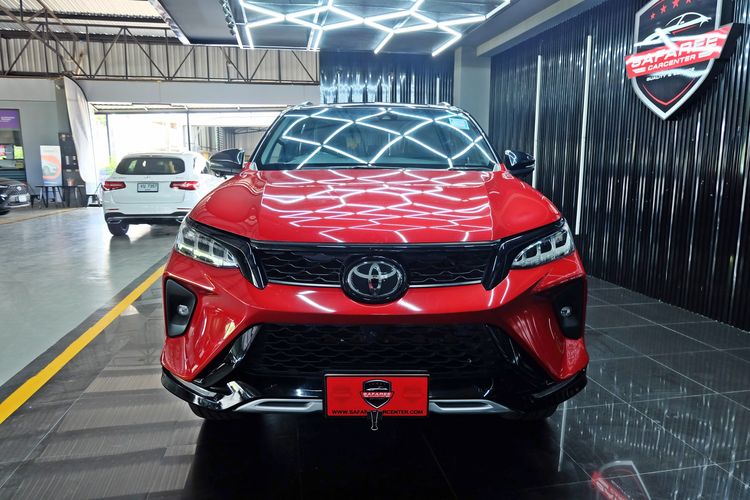 Toyota Fortuner 2021 2.8 Legender Black Top 4WD Utility-car ดีเซล เกียร์อัตโนมัติ แดง รูปที่ 2